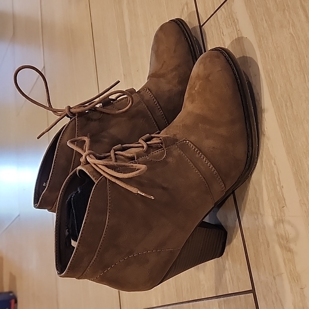 Mia booties womens size 8 like new